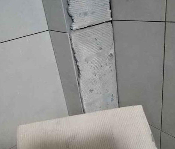 大冶瓷砖空鼓维修公司分享下厨房瓷砖脱落的补救措施。